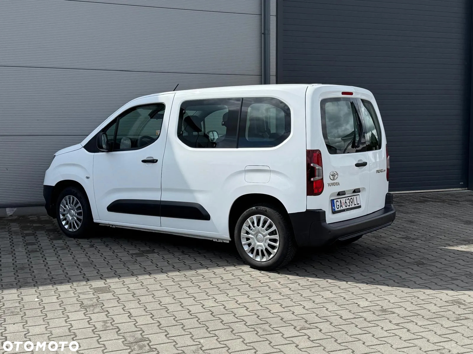 Toyota Proace City Verso 1.2 D-4T Business - 9