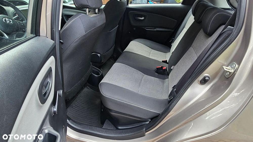 Toyota Yaris Hybrid 100 Dynamic - 27