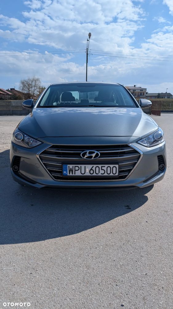 Hyundai Elantra - 2