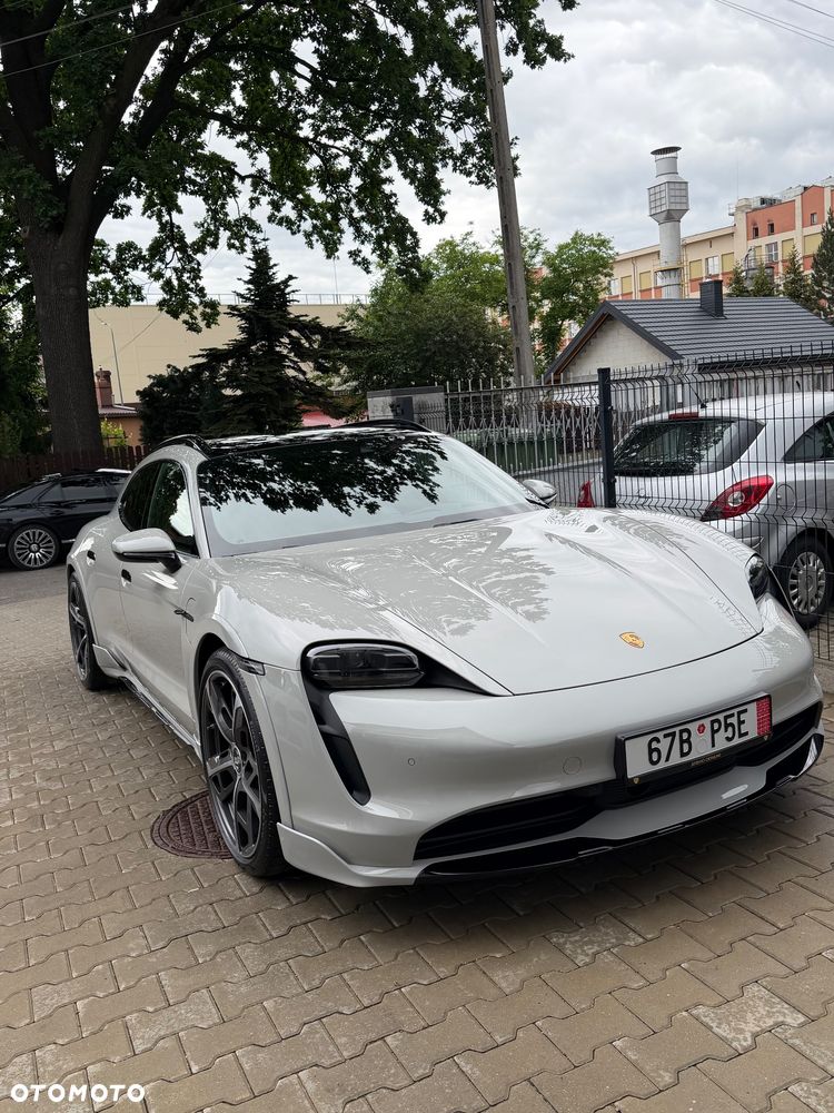 Porsche Taycan 4 - 9