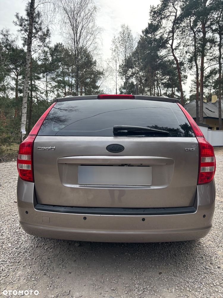 Kia Ceed - 11