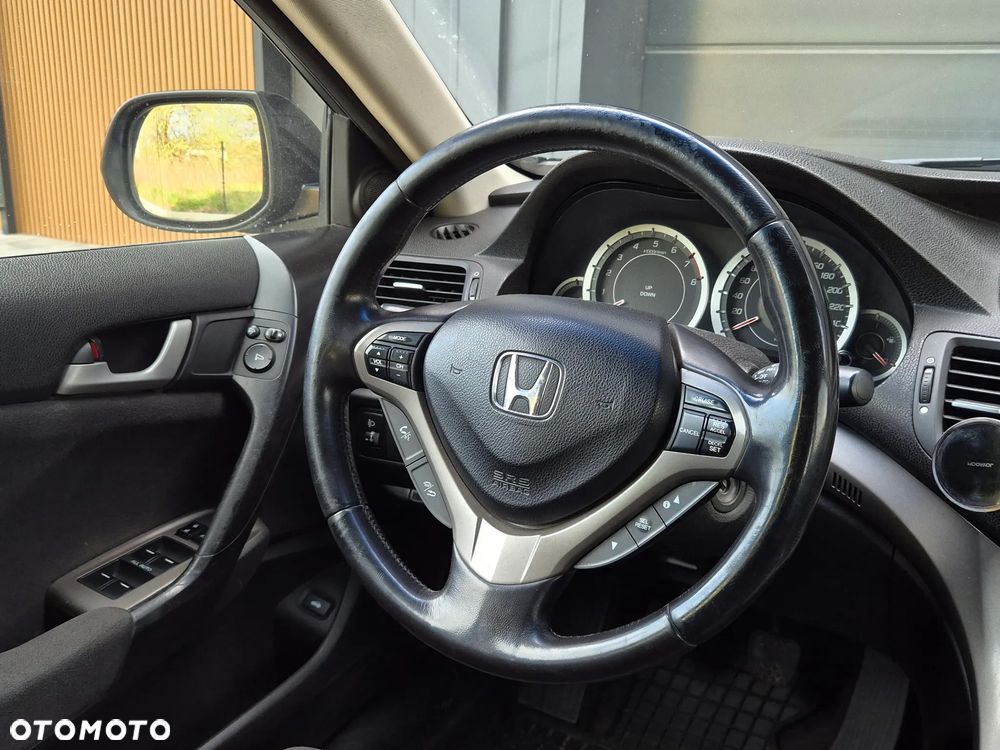 Honda Accord 2.0 Executive - 11