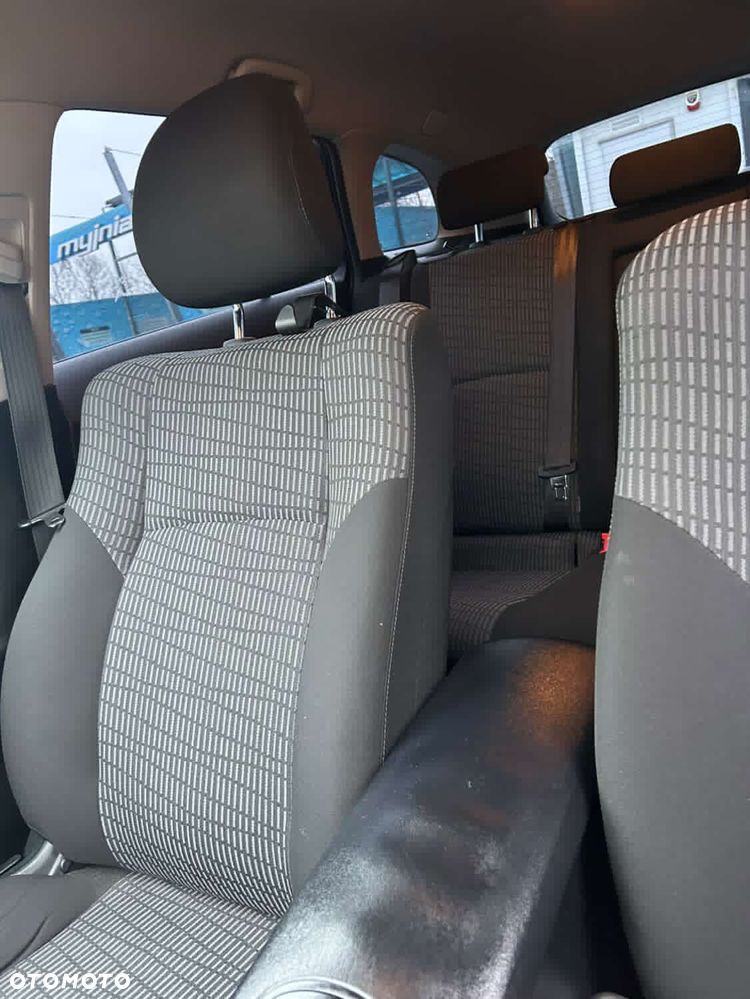 Toyota Avensis 2.0 D-4D Sol+NAVI - 9
