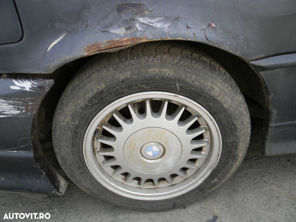 Dezmembrari  BMW 3 (E36)  1990  > 2000 320 i Benzina - 24