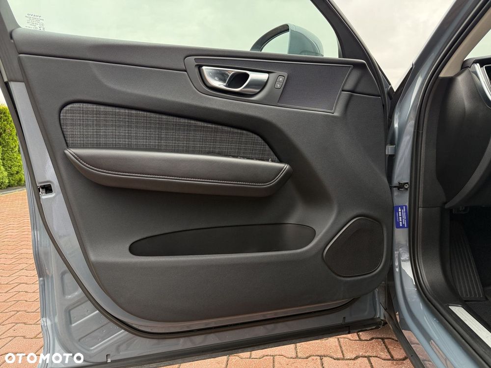 Volvo XC 60 B4 D AWD Core - 12