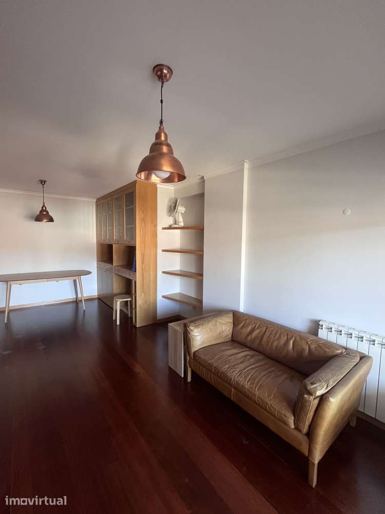 Apartamento T2 com 2 casas de banho e garagem - Grande imagem: 2/22