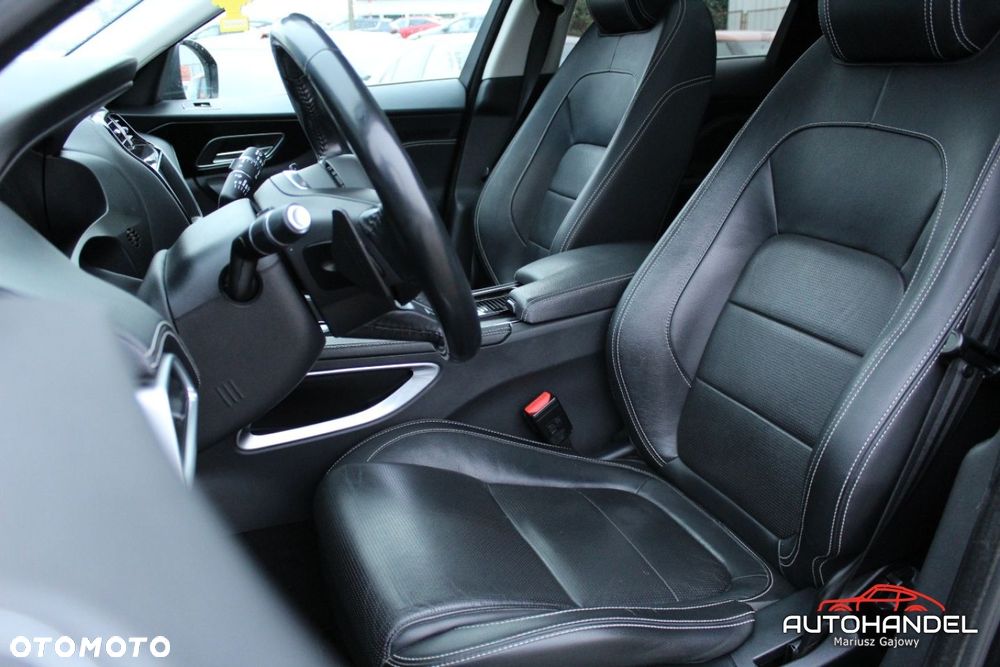 Jaguar F-Pace - 9