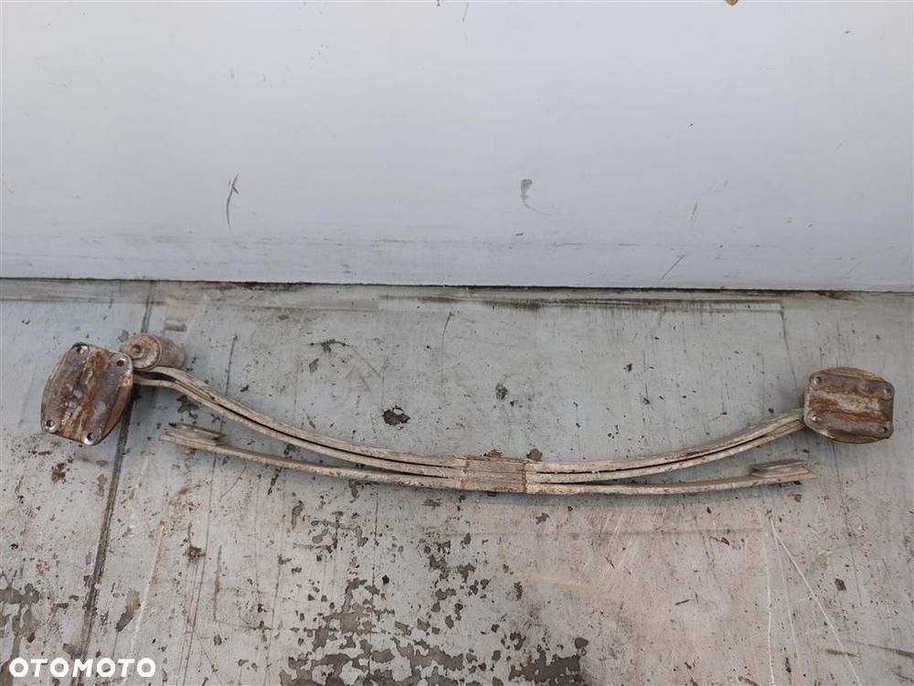 Resor tylny tył Nissan  Trade 3.0D  1990-2001R 3 PIÓRA - 1