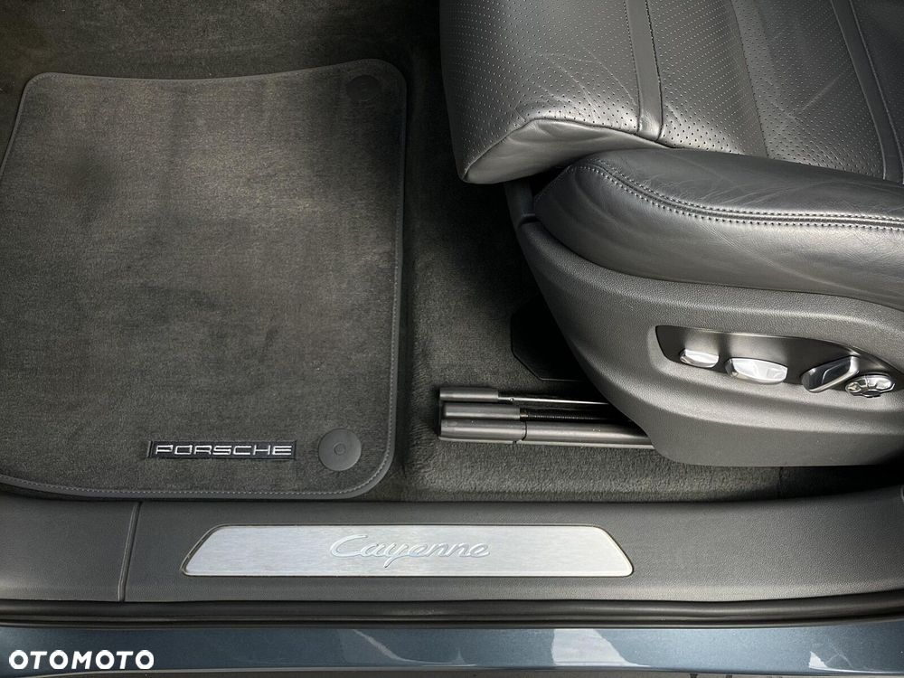 Porsche Cayenne Standard - 16