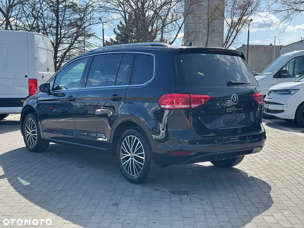 Volkswagen Touran - 16