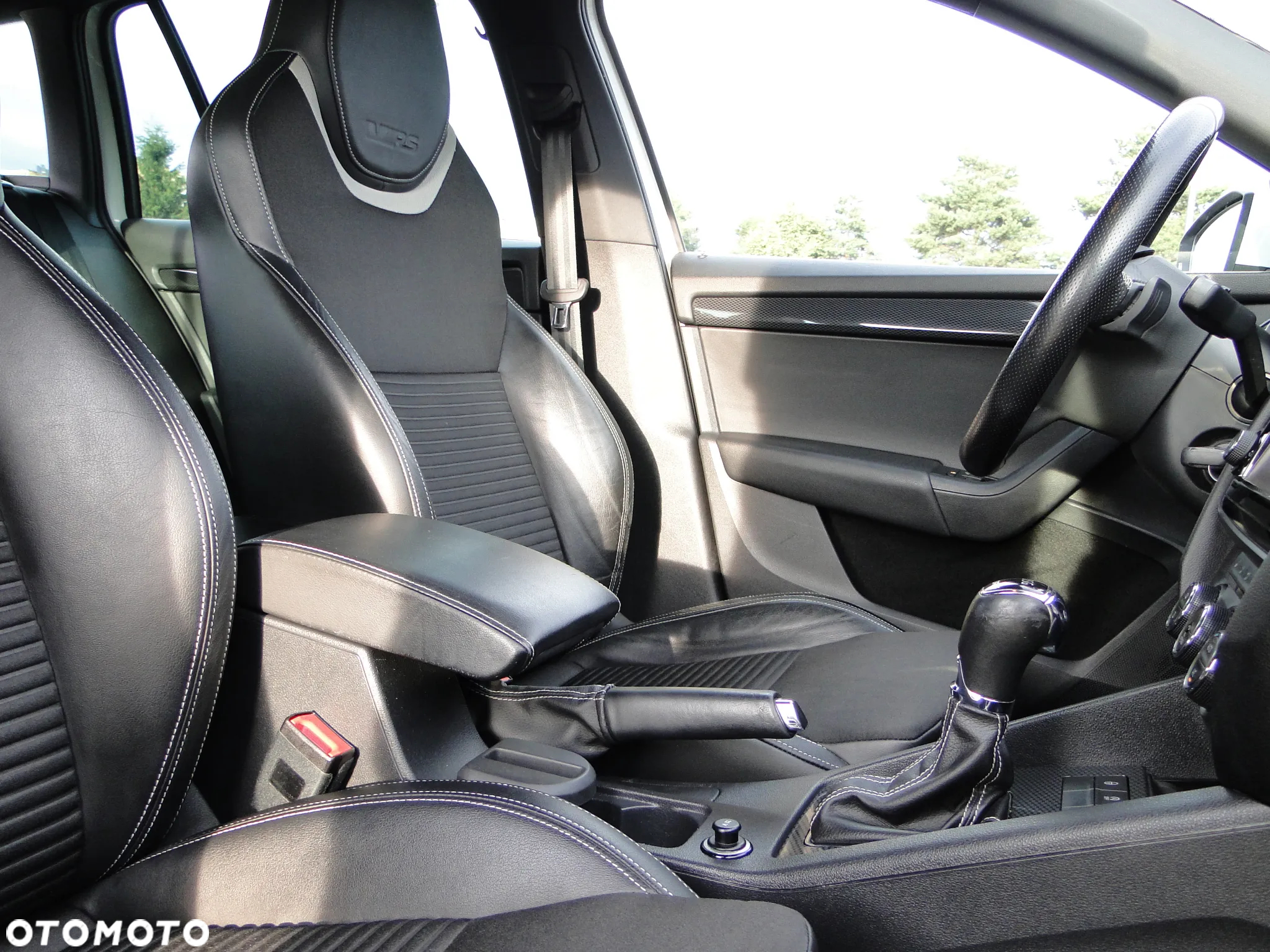 Skoda Octavia Combi 2.0 TDI DSG RS - 17