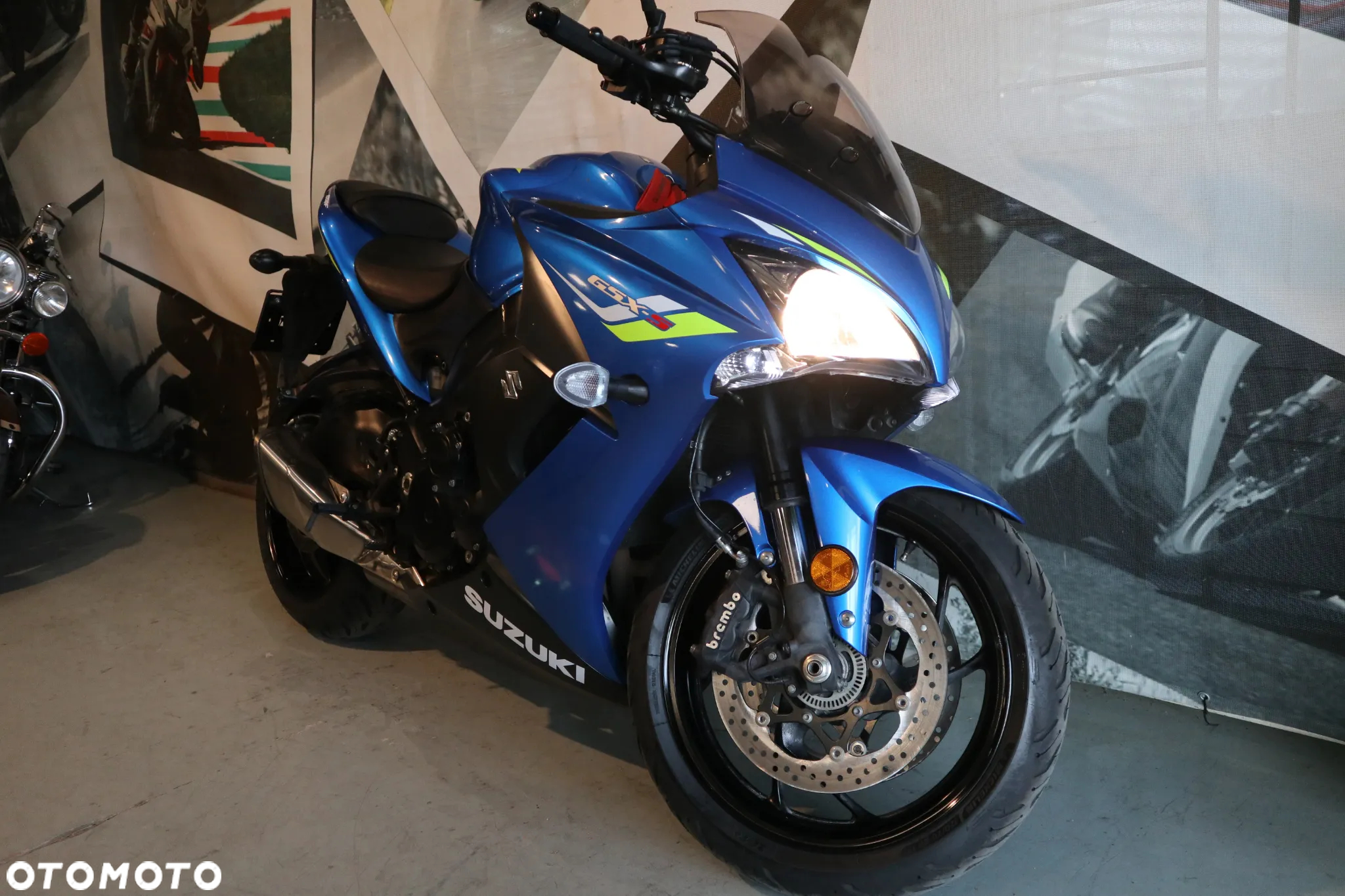 Suzuki GSX - 12