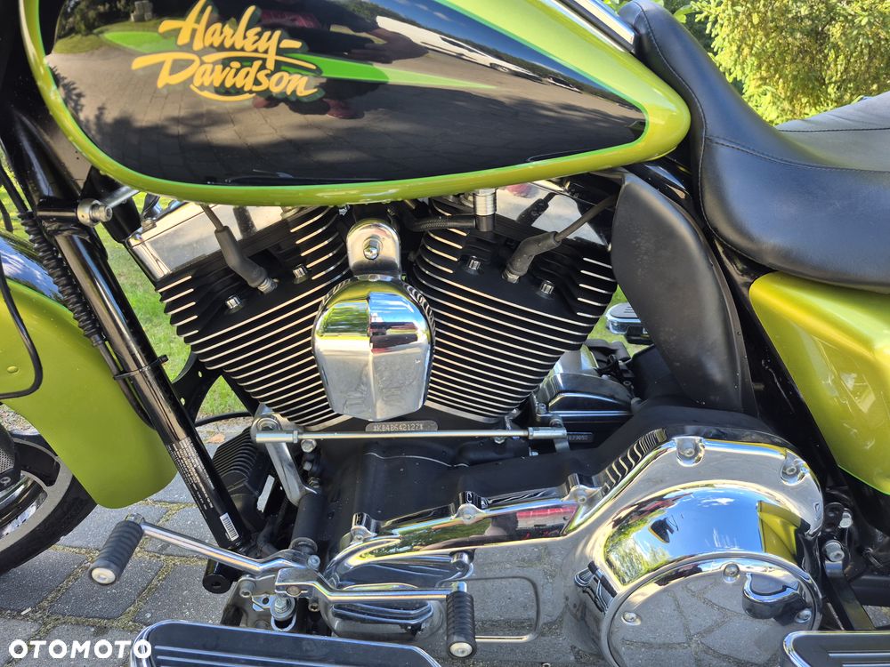 Harley-Davidson Touring Street Glide - 11