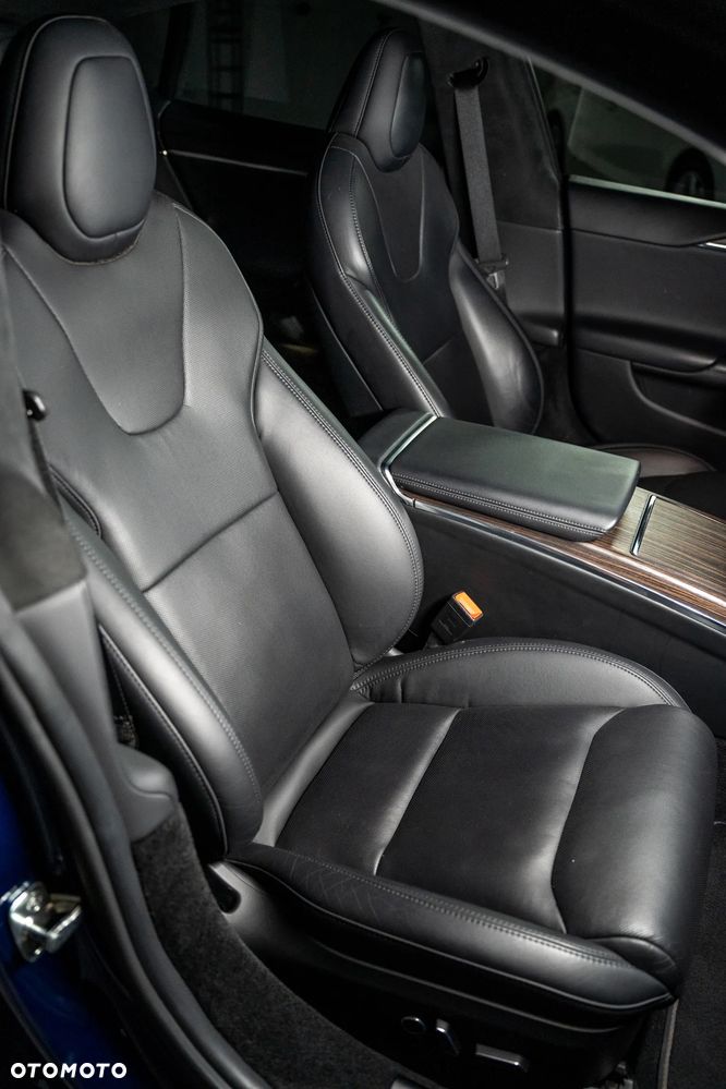 Tesla Model S - 19