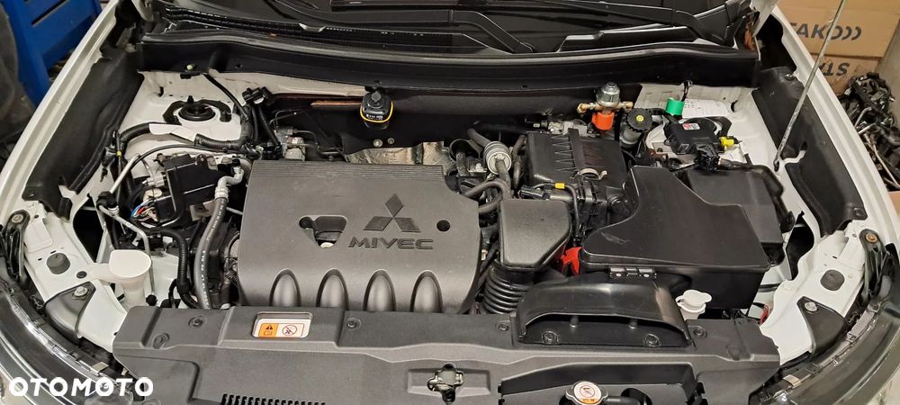 Mitsubishi Outlander 2.0 Intense + 4WD CVT - 8