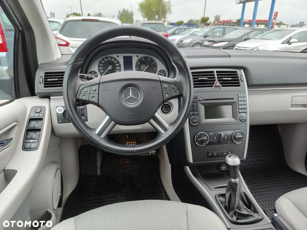 Mercedes-Benz Klasa B 150 Special Edition - 21