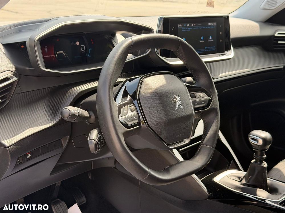 Peugeot 2008 1.2 L PureTech STT Allure - 21