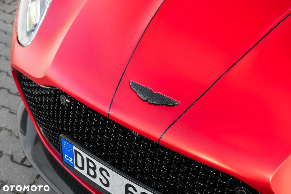 Aston Martin DBS - 12