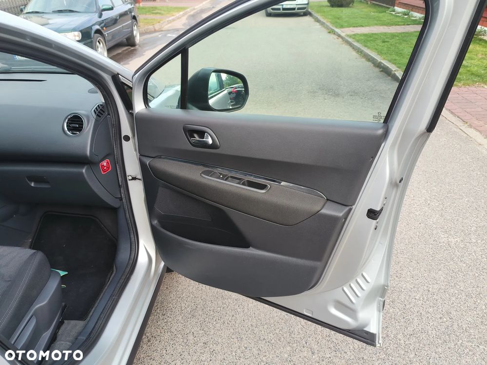 Peugeot 3008 1.6 Premium - 12