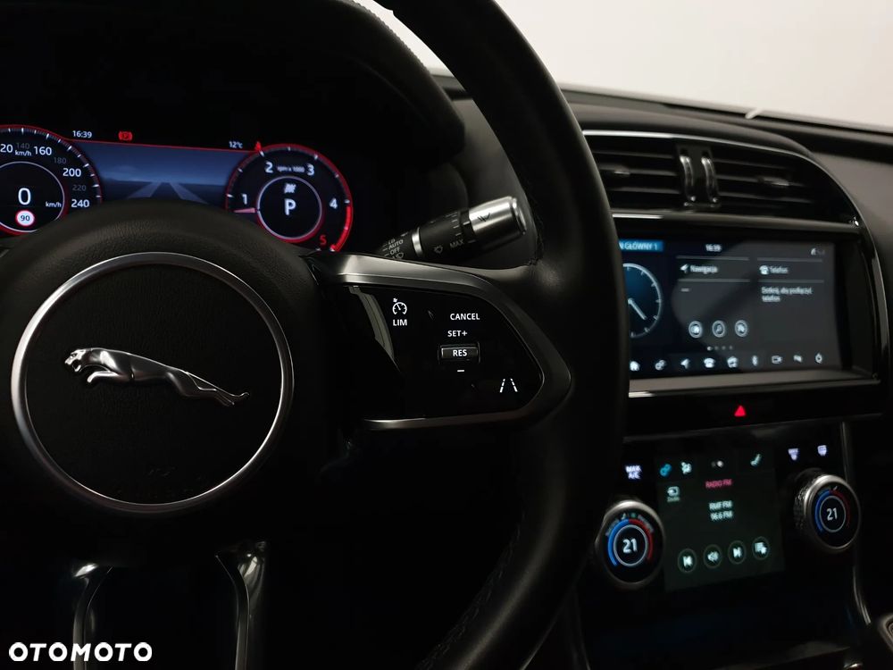 Jaguar XE 2.0 D180 SE - 12