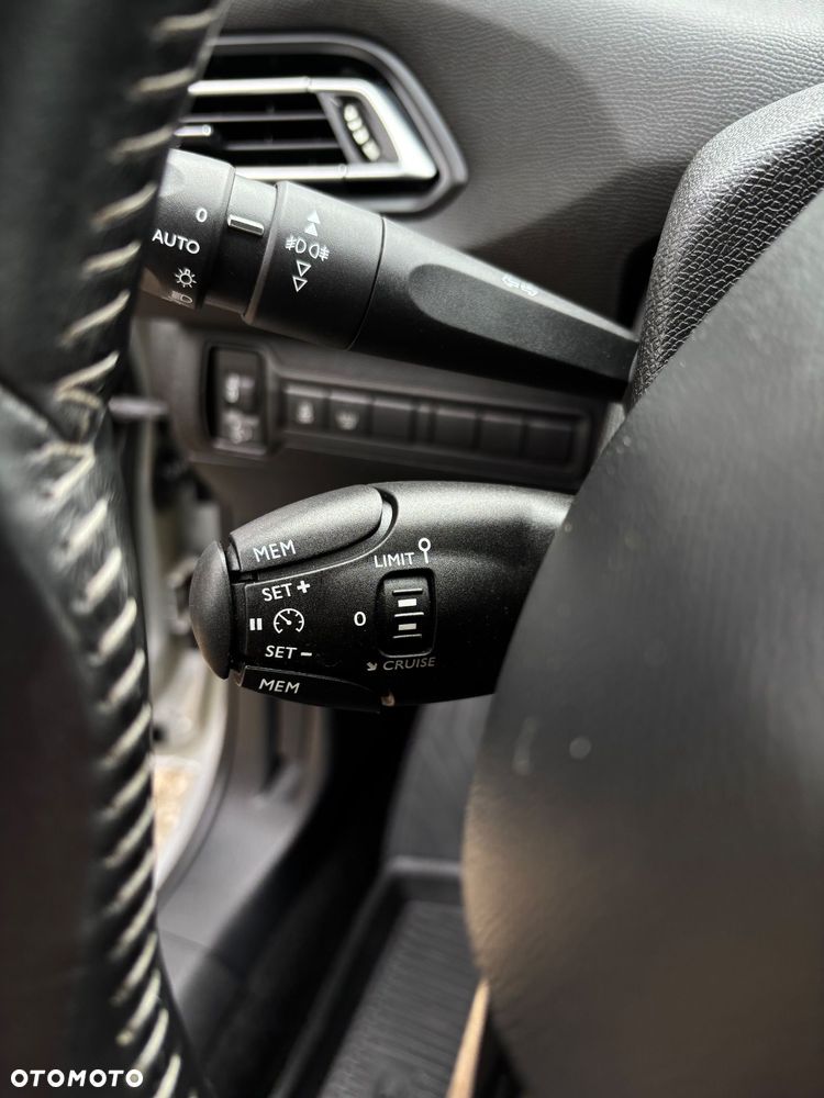 Peugeot 308 BlueHDi 120 Stop & Start Business-Line - 17