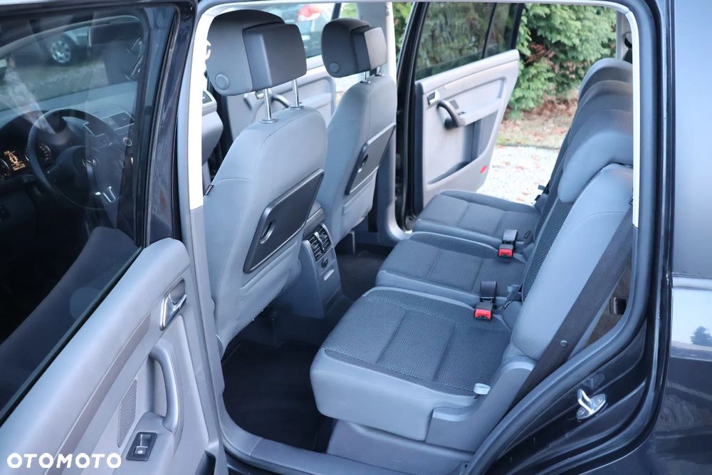 Volkswagen Touran 2.0 TDI DPF BlueMotion Technology Comfortline - 9