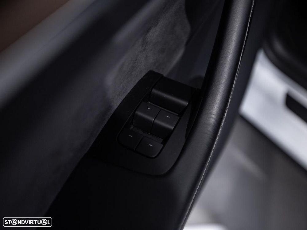 Tesla Model Y Performance Dual Motor AWD - 18