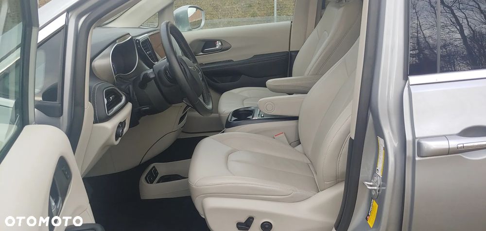 Chrysler Pacifica - 14