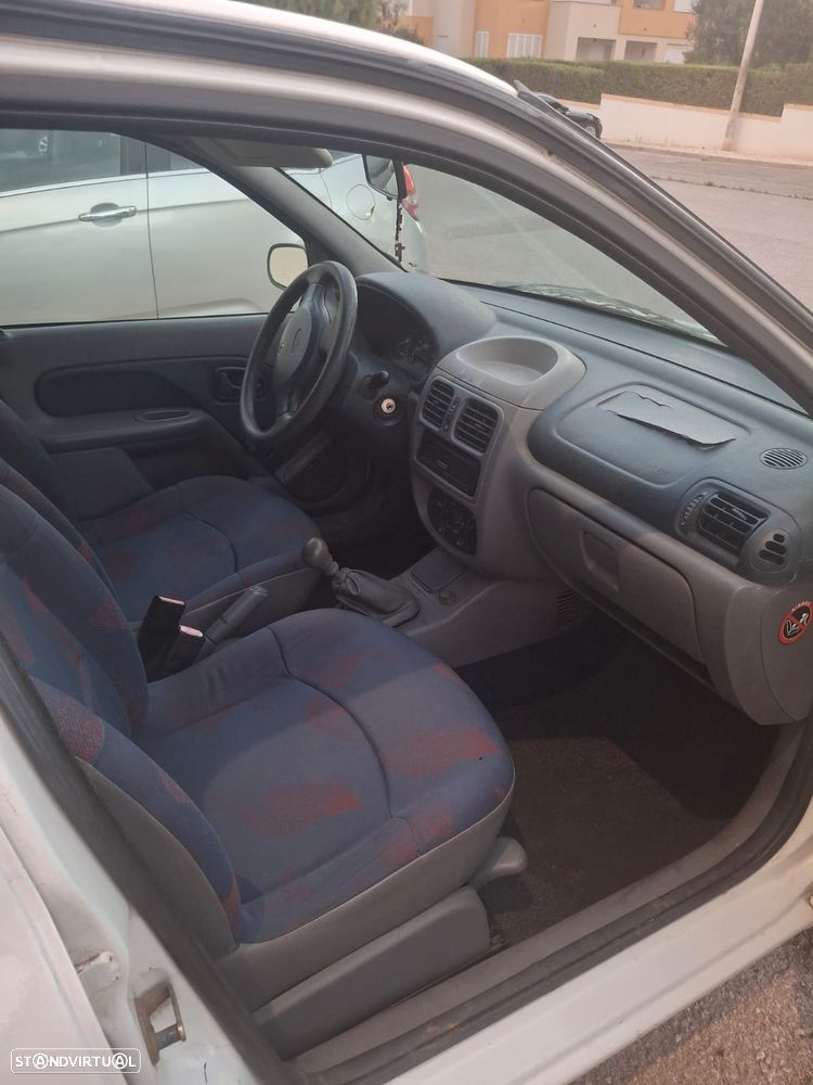 Renault Clio - 9