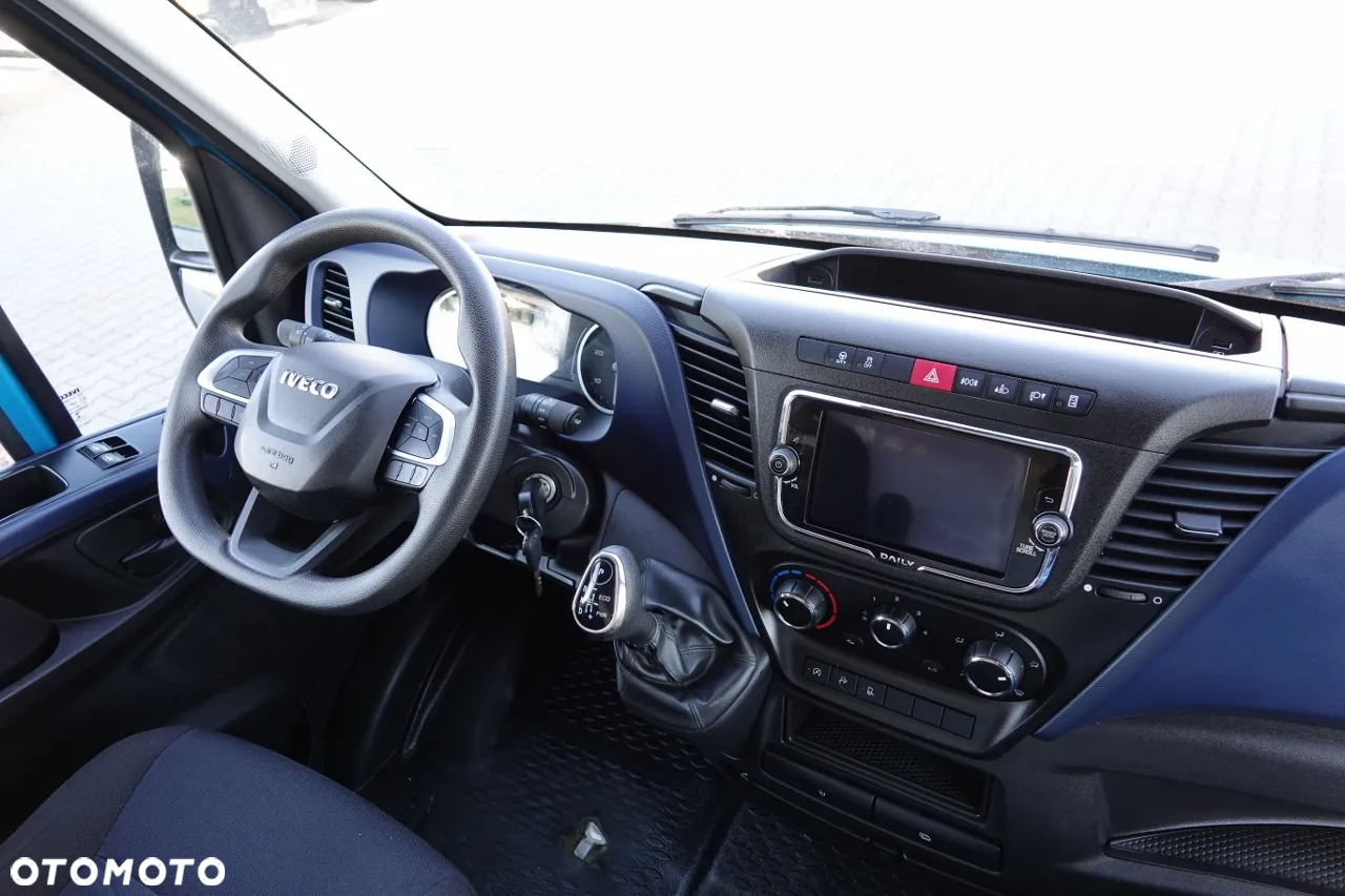 Iveco DAILY 2,3 D / BLASZAK / 2021 ROK / SPROWADZONY / PO KONTRAKCIE SERWISOWYM - 30