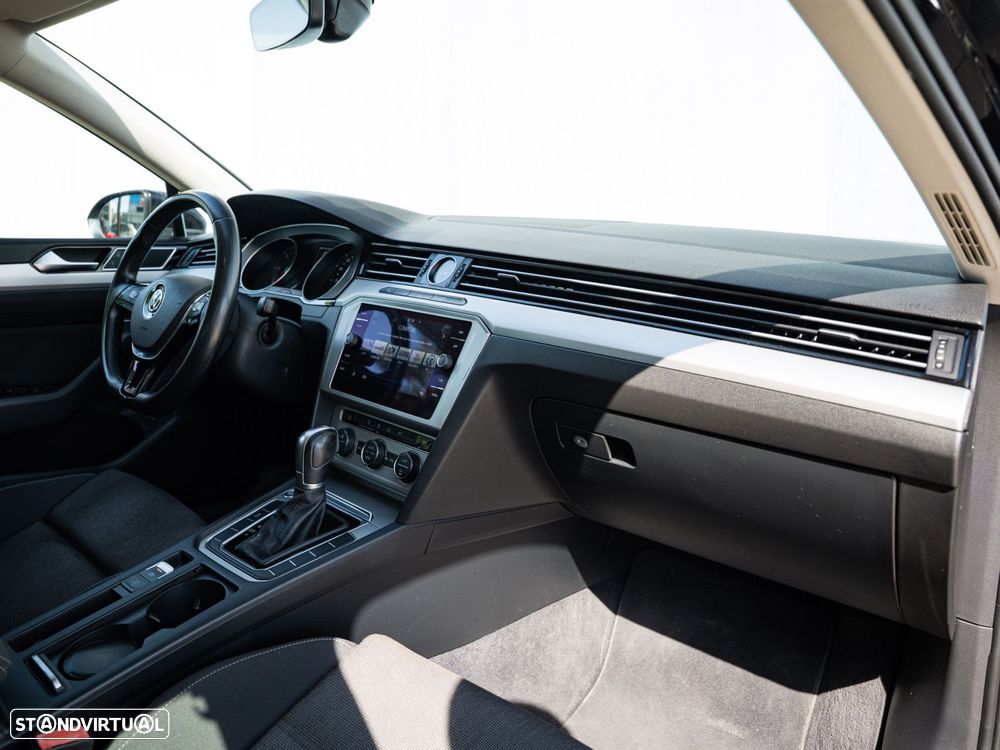 VW Passat Variant 2.0 TDI Confortline DSG - 14