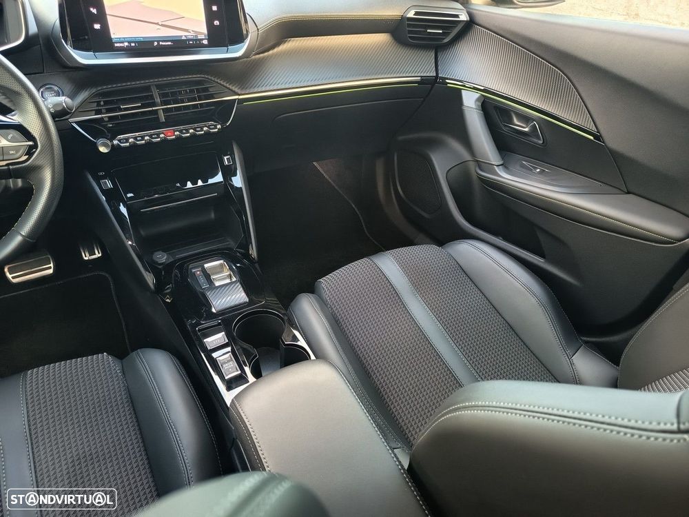 Peugeot e-2008 50 kWh GT - 14