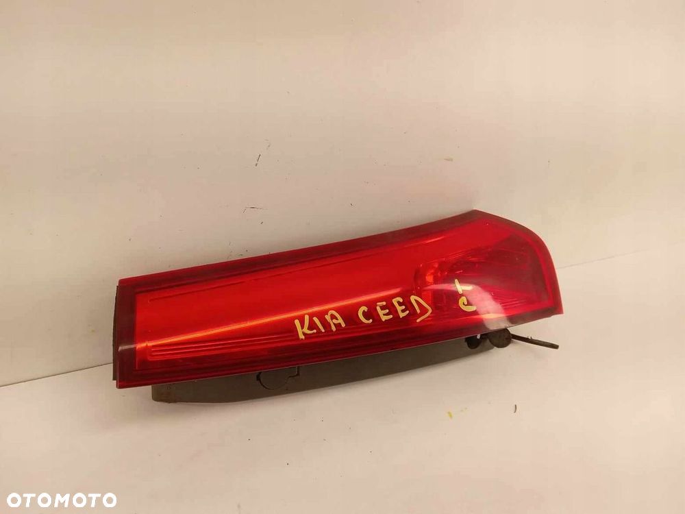 LAMPA PRAWA TYLNA TYŁ KIA CEED KOMBI GÓRNA 06-09 - 3