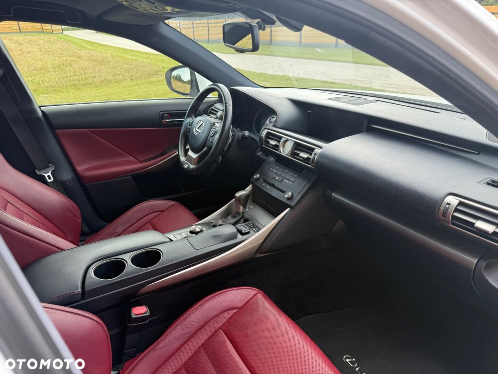 Lexus IS 300h F Sport - 21