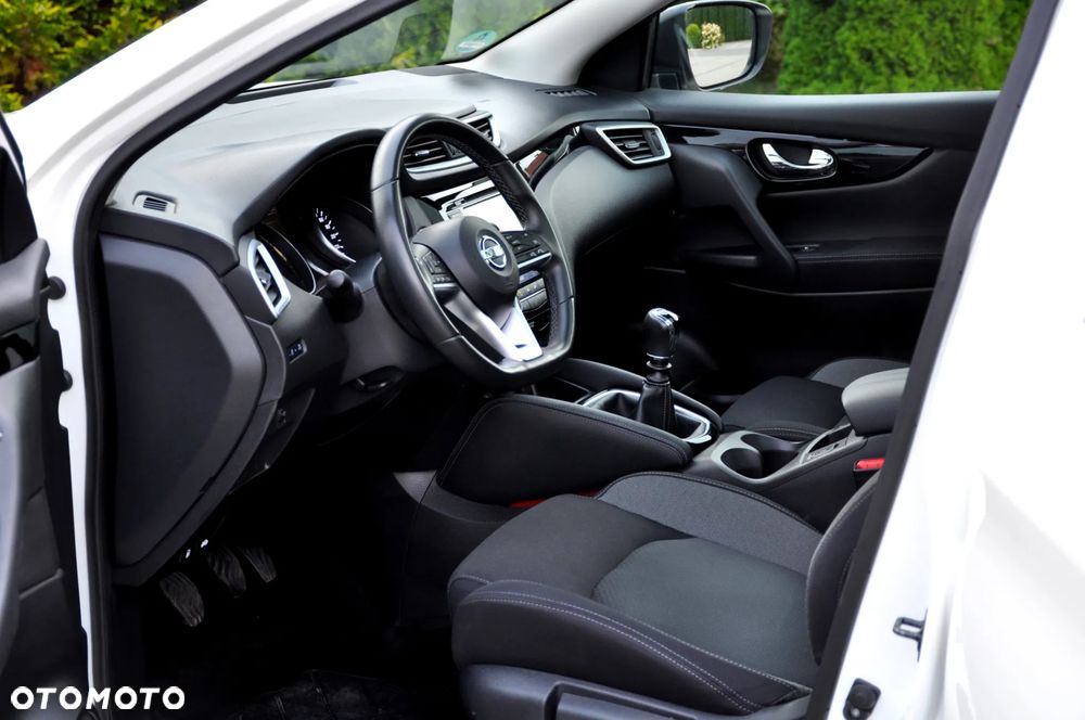 Nissan Qashqai 1.3 DIG-T AKARI - 26
