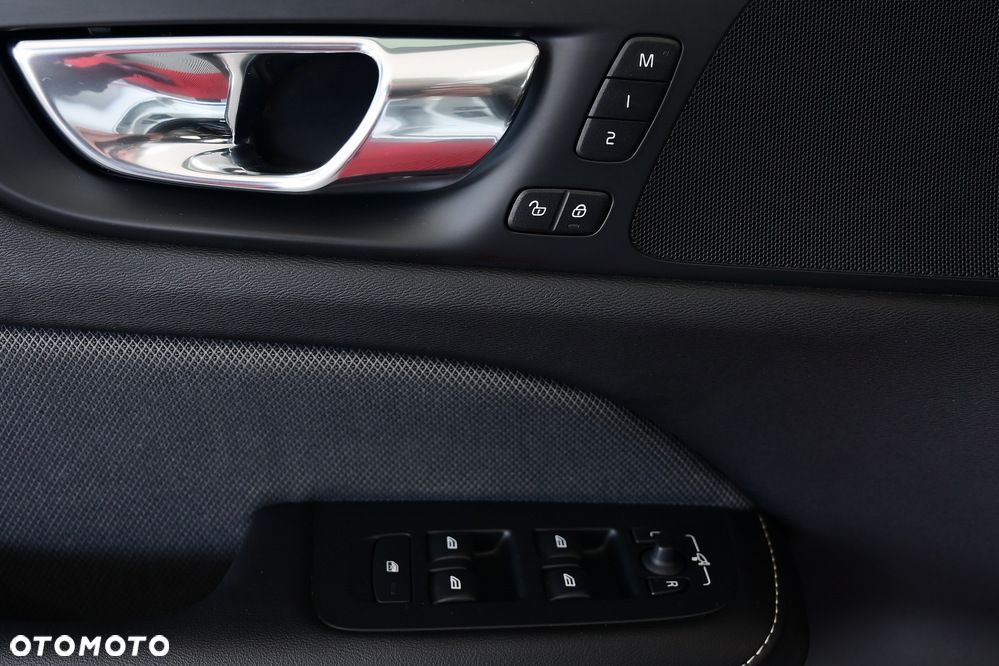 Volvo S60 T4 R-Design - 32