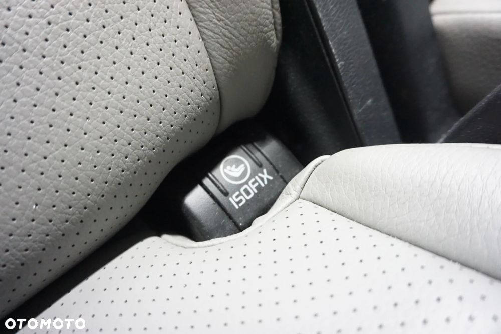 Kia Carens 1.7 CRDi M - 25