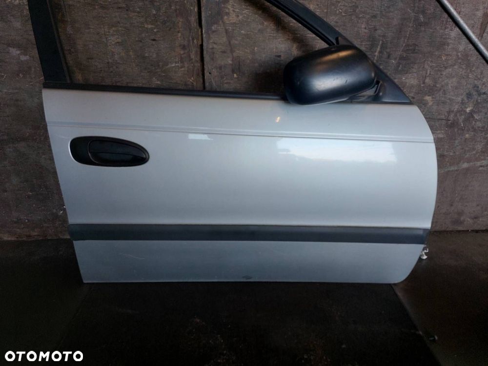 DRZWI KOMPLETNE PRAWY PRZÓD TOYOTA AVENSIS T22 199 - 2