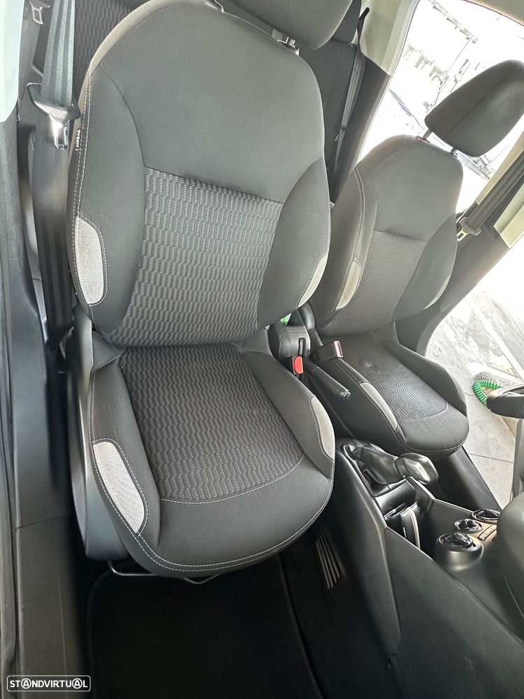 Peugeot 208 1.4 HDi SE Style - 10