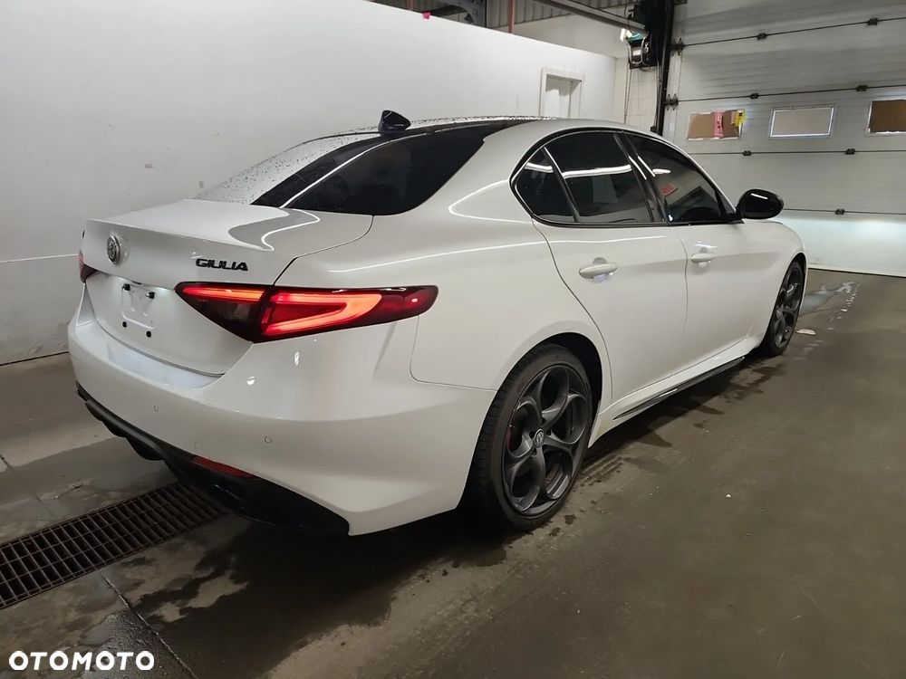 Alfa Romeo Giulia - 5