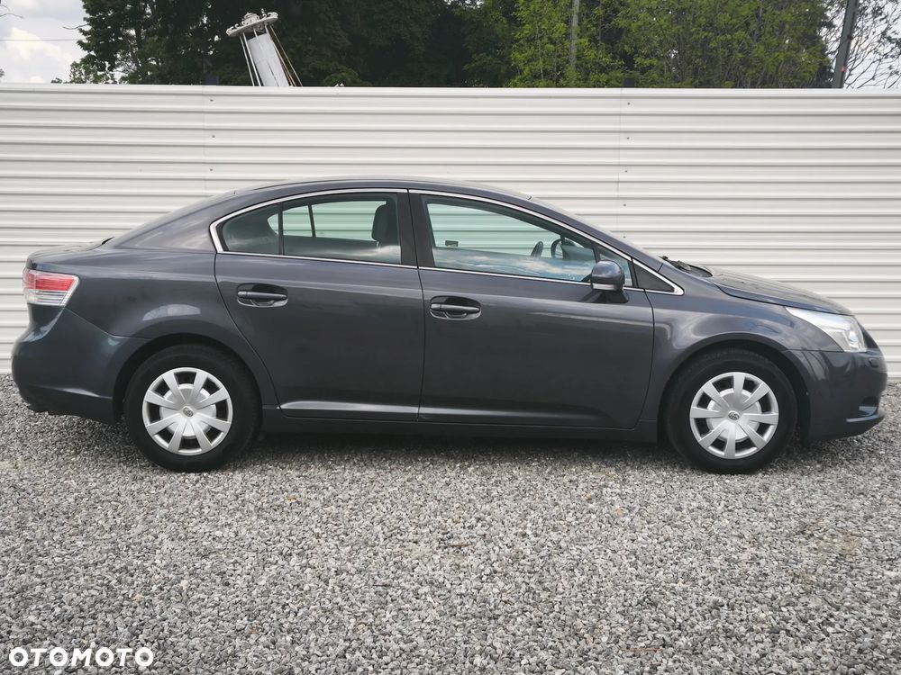 Toyota Avensis 1.6 Luna - 11