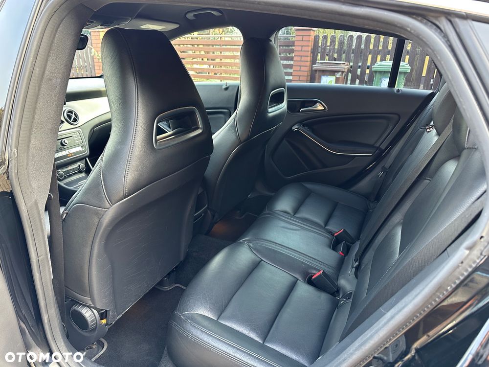 Mercedes-Benz CLA 200 d 4Matic 7G-DCT AMG Line - 30