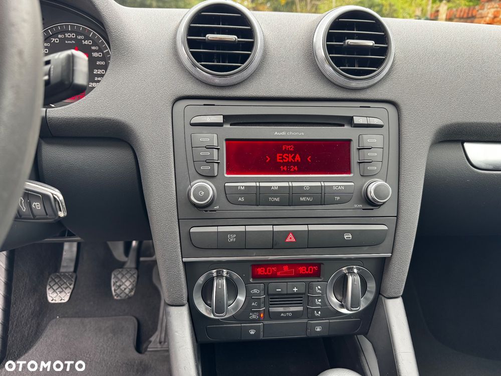 Audi A3 Sportback 1.8 TFSI Ambiente - 17