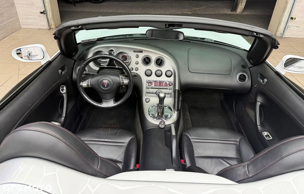 Pontiac Solstice - 12
