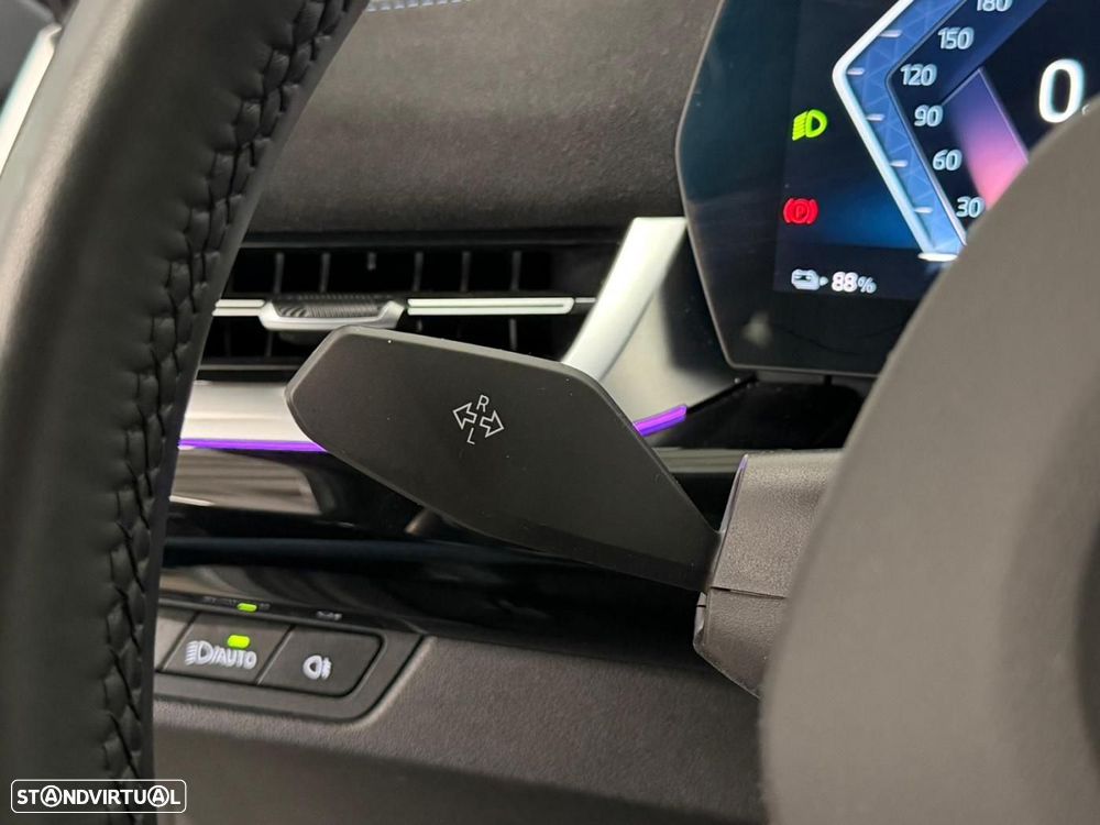 BMW iX2 eDrive20 Pack Desportivo M Pro - 25