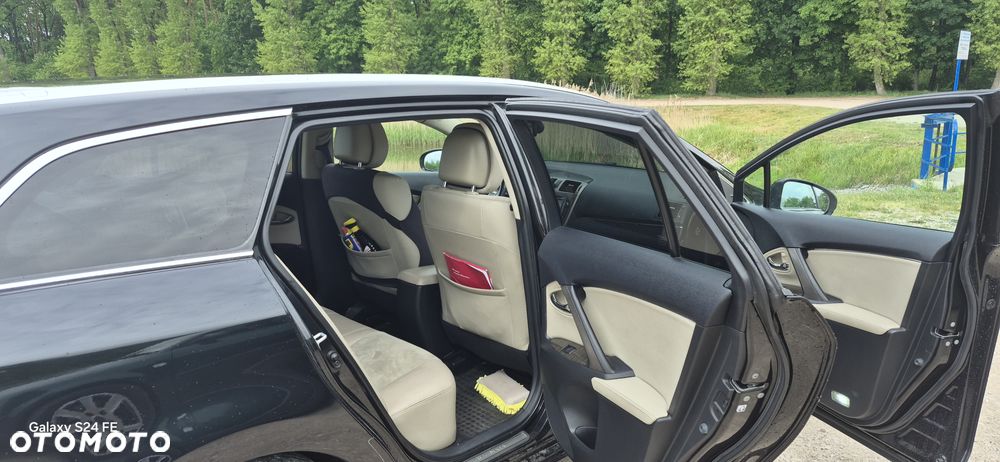 Toyota Avensis 2.0 D-4D Premium - 15