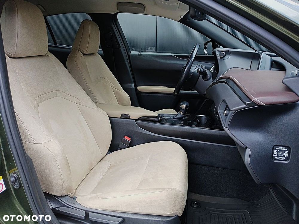 Lexus UX - 25