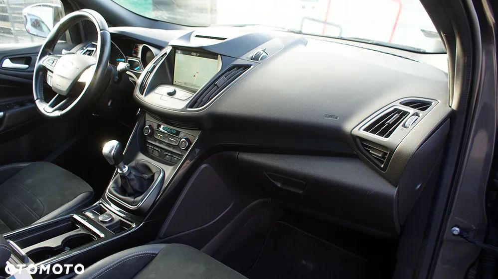 Ford Kuga 2.0 TDCi 2x4 ST-Line - 13