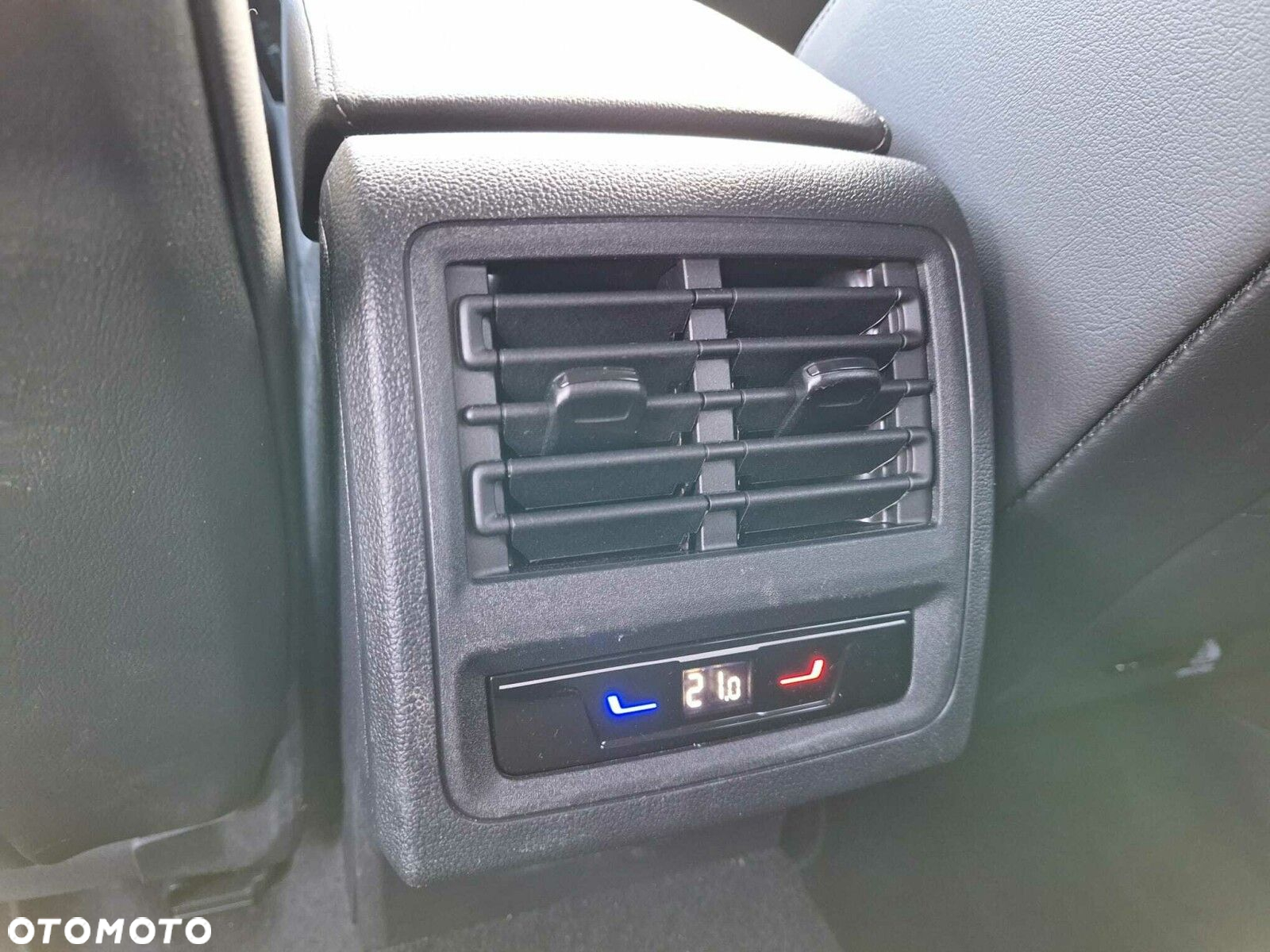 Volkswagen Golf - 22