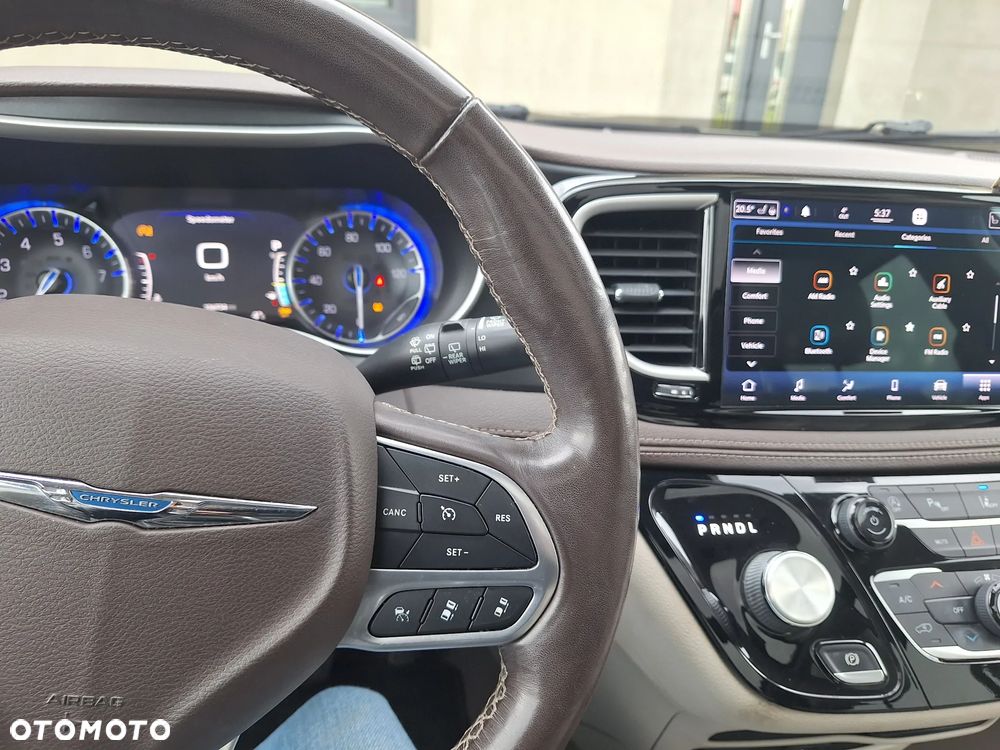 Chrysler Pacifica - 23